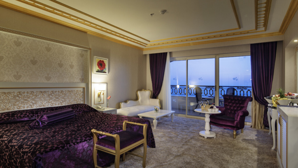 Crystal Palace Luxury Resort & Spa 